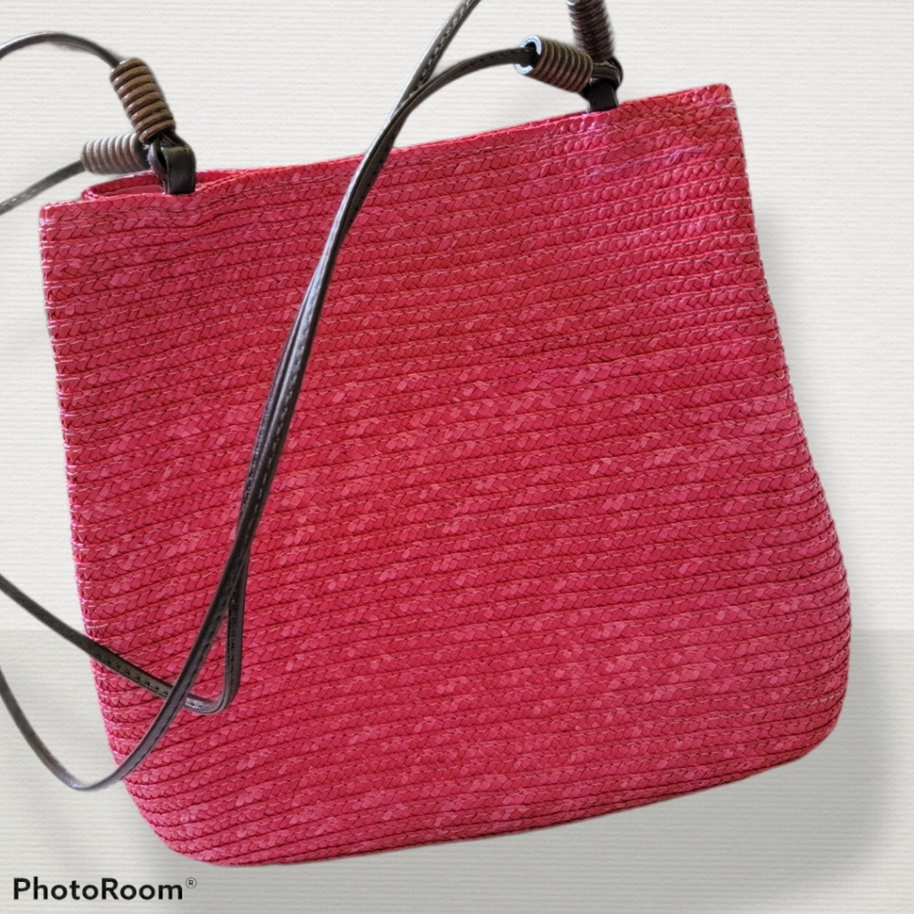 Super cute!🛍Pink straw purse 👛